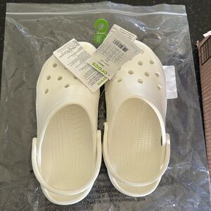New CROCS. Mens 6 womens 8